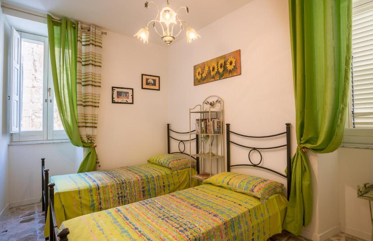 Maniace Sea View Apartment By Ortigia Apartments Syracuse Екстер'єр фото